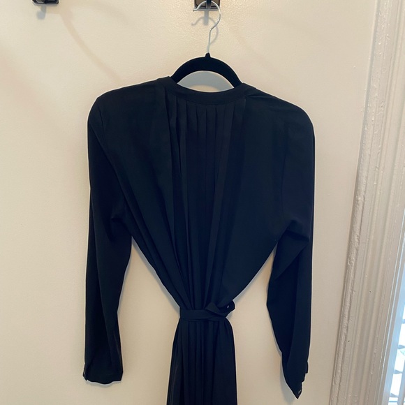 Uniqlo pleated dress. - Picture 2 of 4